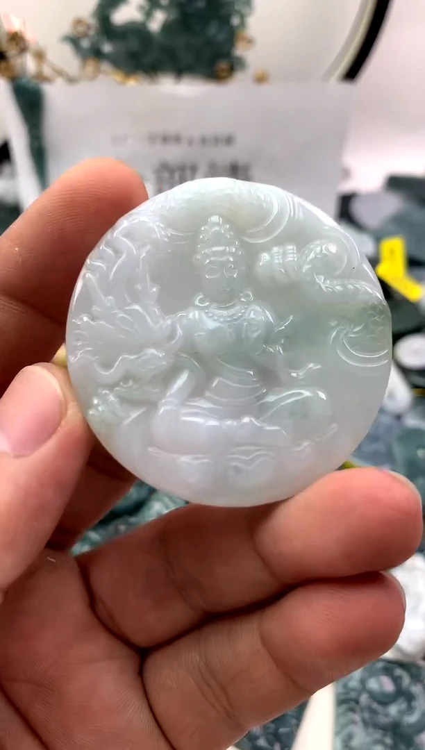 翡翠未镶嵌颈饰观音