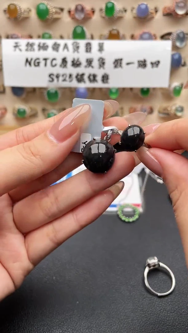 吊坠(不含链)未镶嵌翡翠一物一证一礼盒