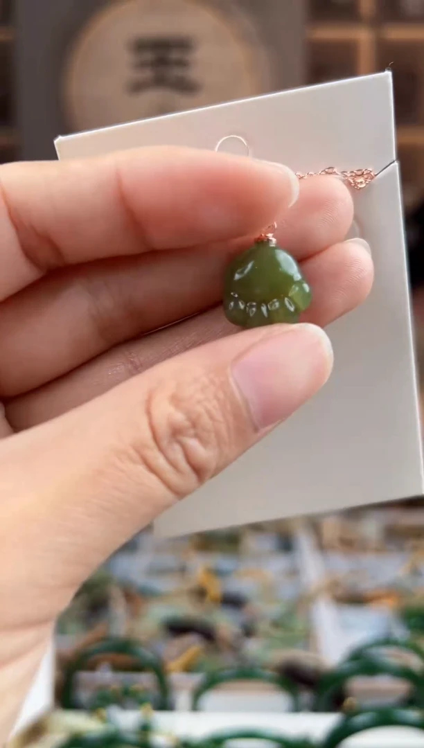 颈饰未镶嵌和田玉拍一发一，拍一发一