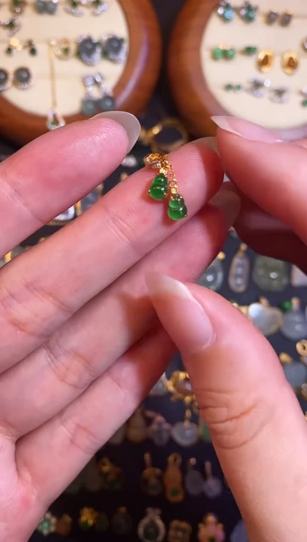 翡翠18K金镶嵌颈饰天然A货翡翠