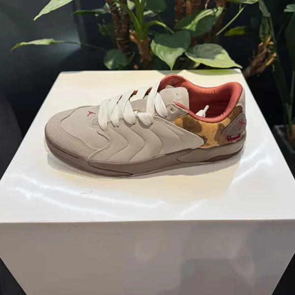 耐克（NIKE）男子JordanSESSION马年CNY运动休闲鞋IQ1111-262