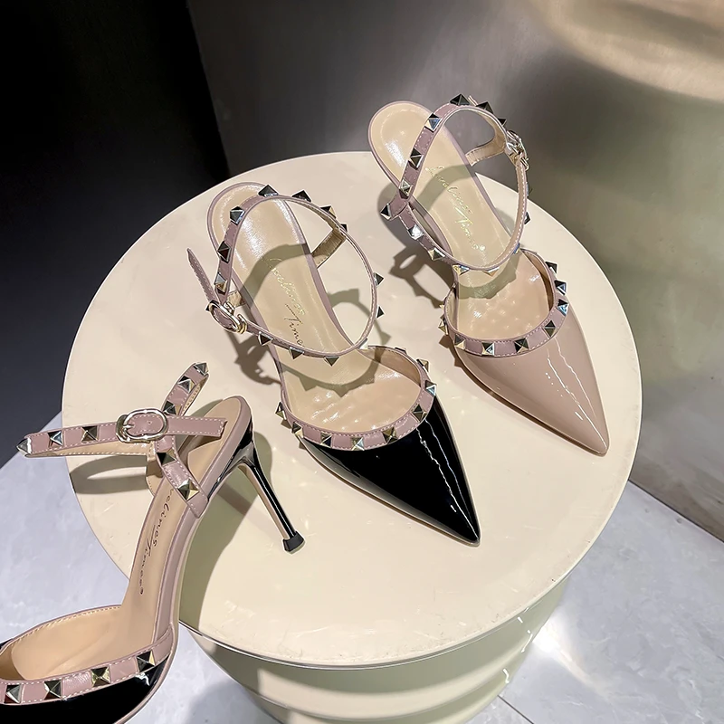 三叔家新款尖头铆钉细跟裸色高跟鞋女法式气质单鞋一字扣带凉鞋