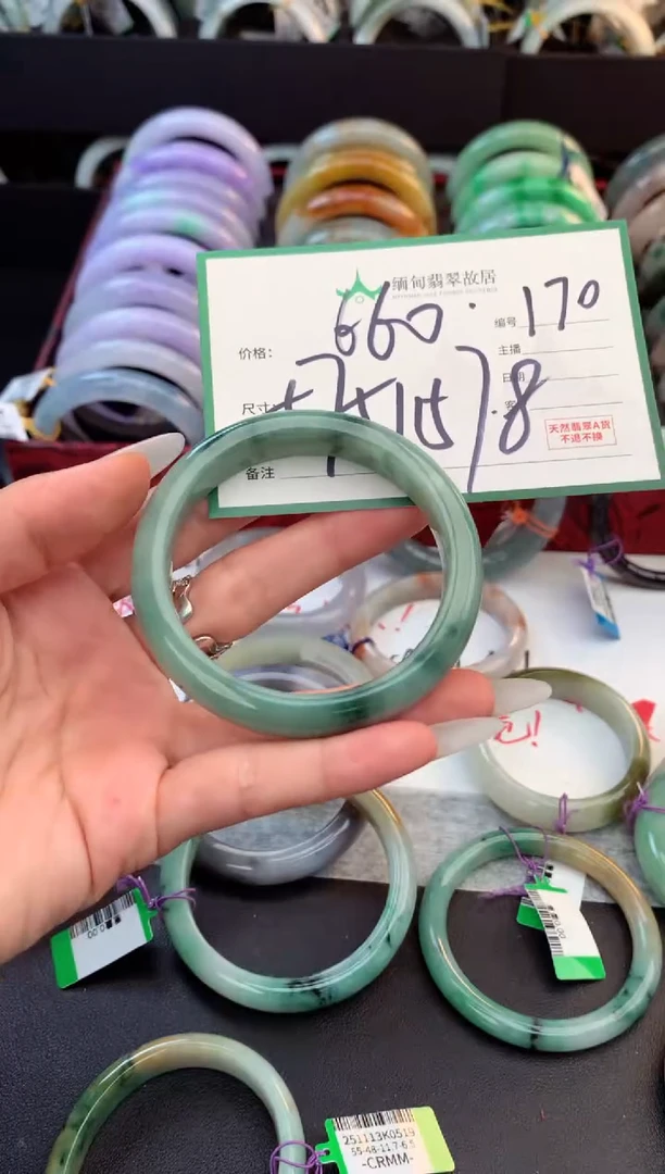 未镶嵌定制翡翠毛货需精细抛光+多人