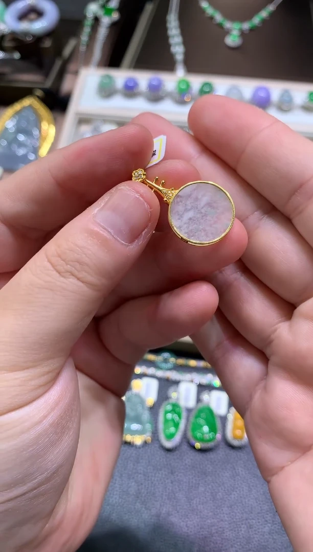 颈饰18K金镶嵌翡翠翡翠吊坠