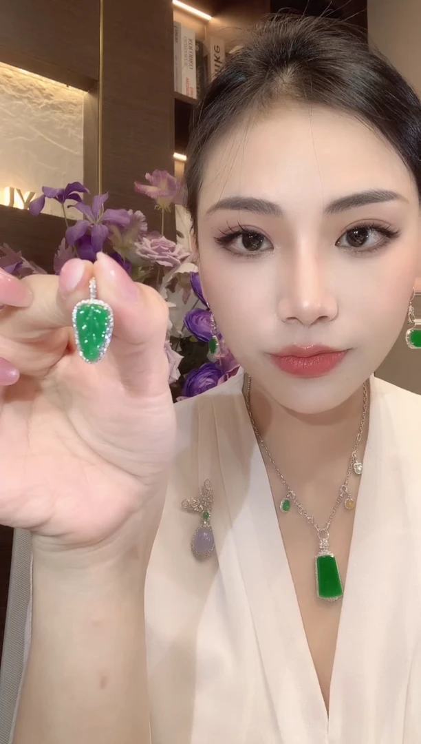 吊坠(不含链)18K金镶嵌翡翠A29 多样性发一件