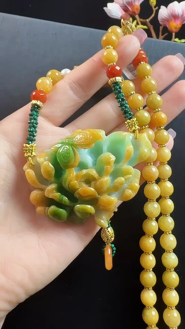 颈饰未镶嵌翡翠翡翠黄加绿牡丹花吊坠