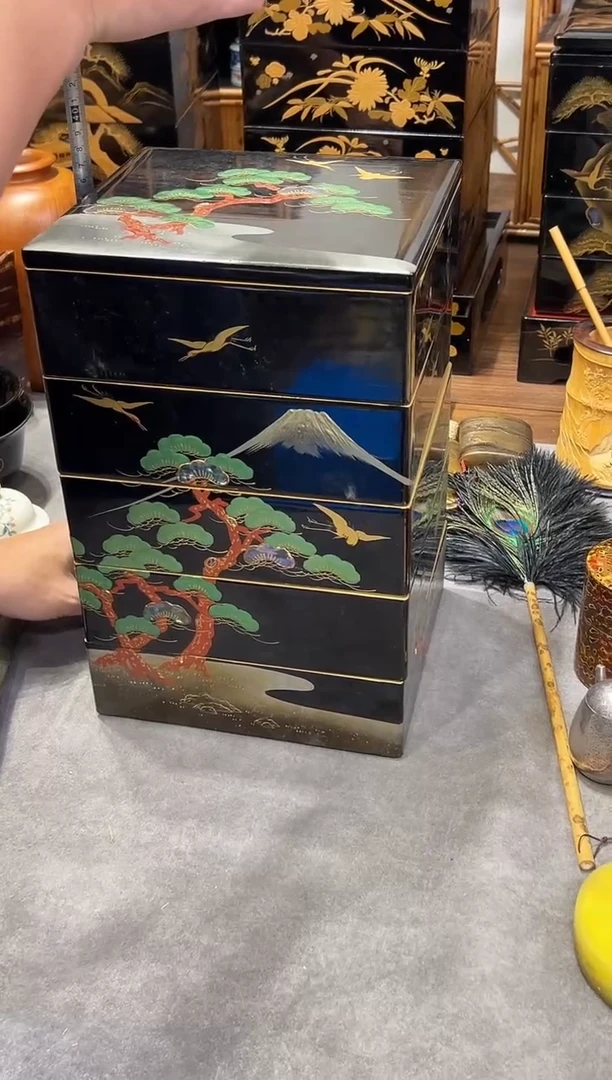 堆漆 嵌螺钿 双盖五段（作家器）