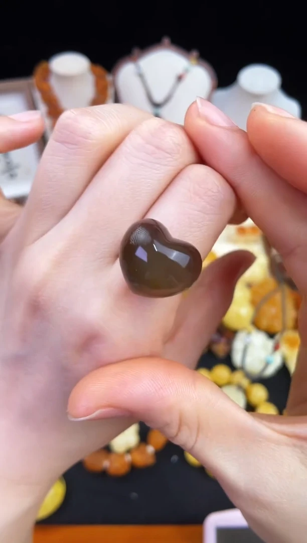 琥珀未镶嵌珠宝奇石柒月