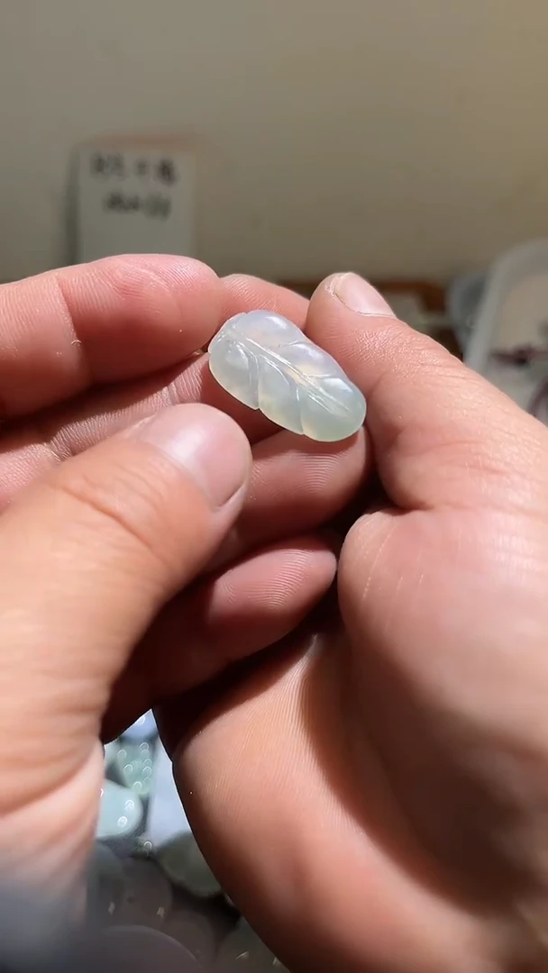 颈饰未镶嵌翡翠叶子