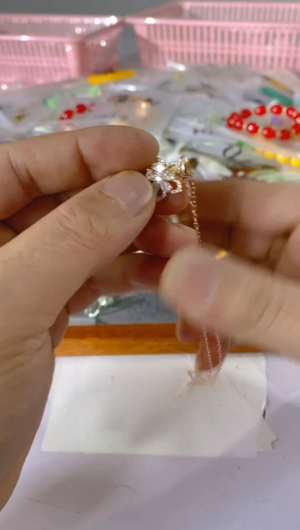 【闪购商品】水晶颈饰银S925镶嵌955红宝，蓝宝，多样性发一件赠链