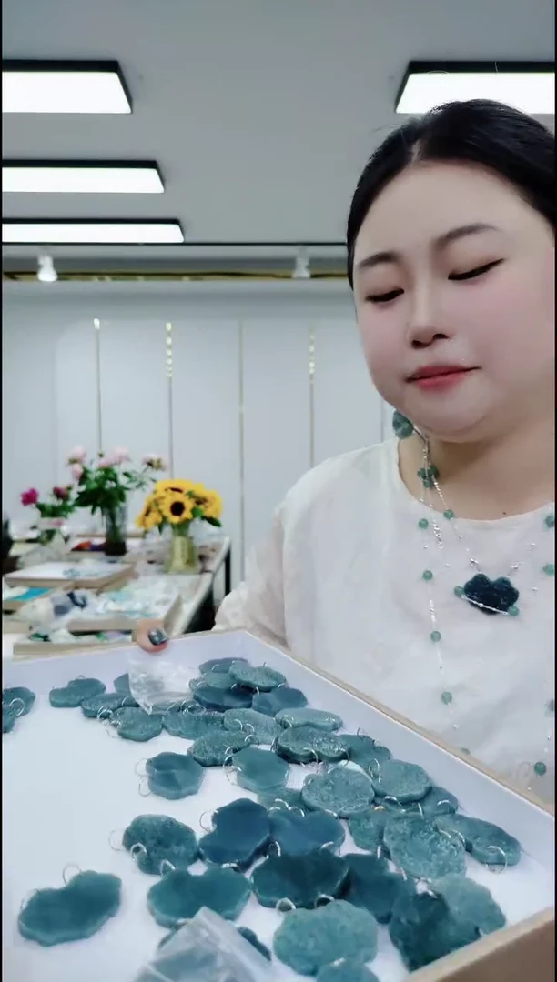 翡翠未镶嵌颈饰1010蓝水雕刻锁