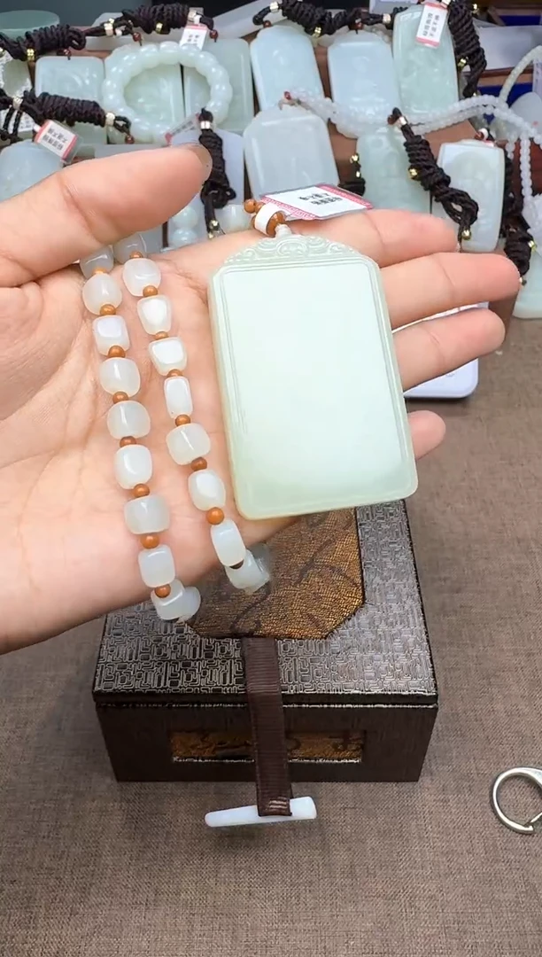 和田玉未镶嵌颈饰和田玉挂件