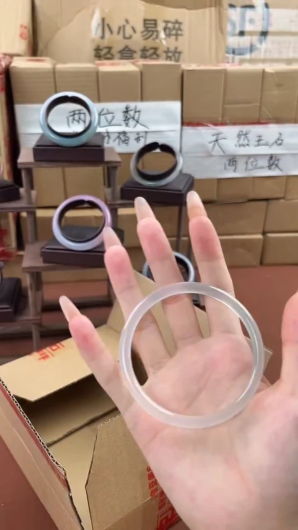 手镯玛瑙/玉髓未镶嵌渐变绿叮当玉髓镯