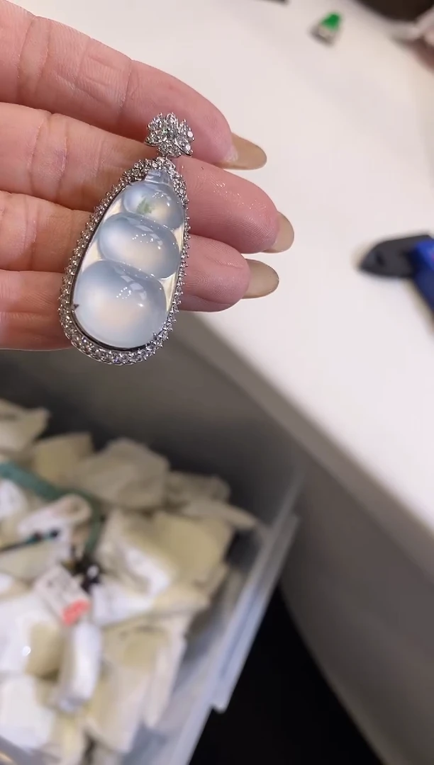 吊坠(不含链)18K金镶嵌翡翠福豆