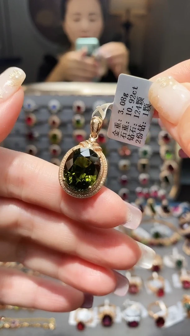 颈饰18K金镶嵌碧玺10.92