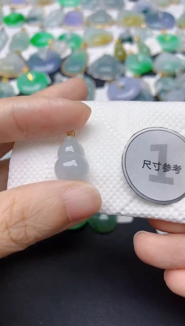 翡翠18K金镶嵌颈饰天然缅甸A货翡翠