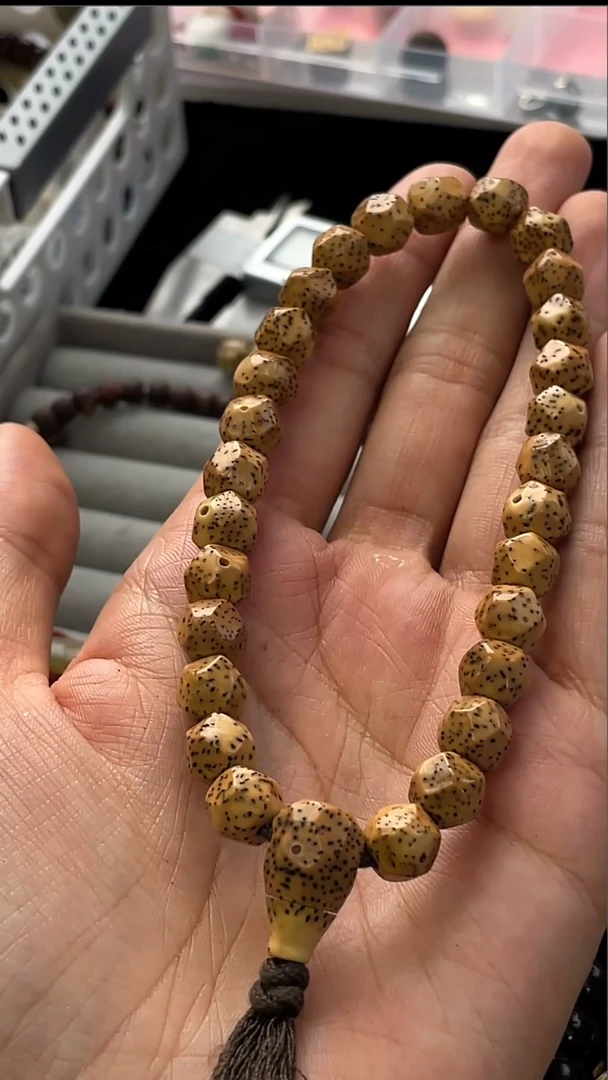 手串星月菩提宝***y精工级粉皮浅珀钻石纹无相9*8手持