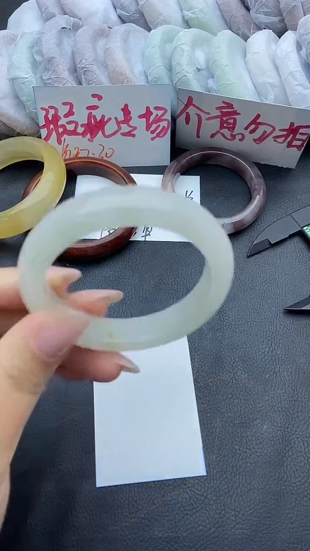 未镶嵌手镯石英质玉瑕疵132+52/53