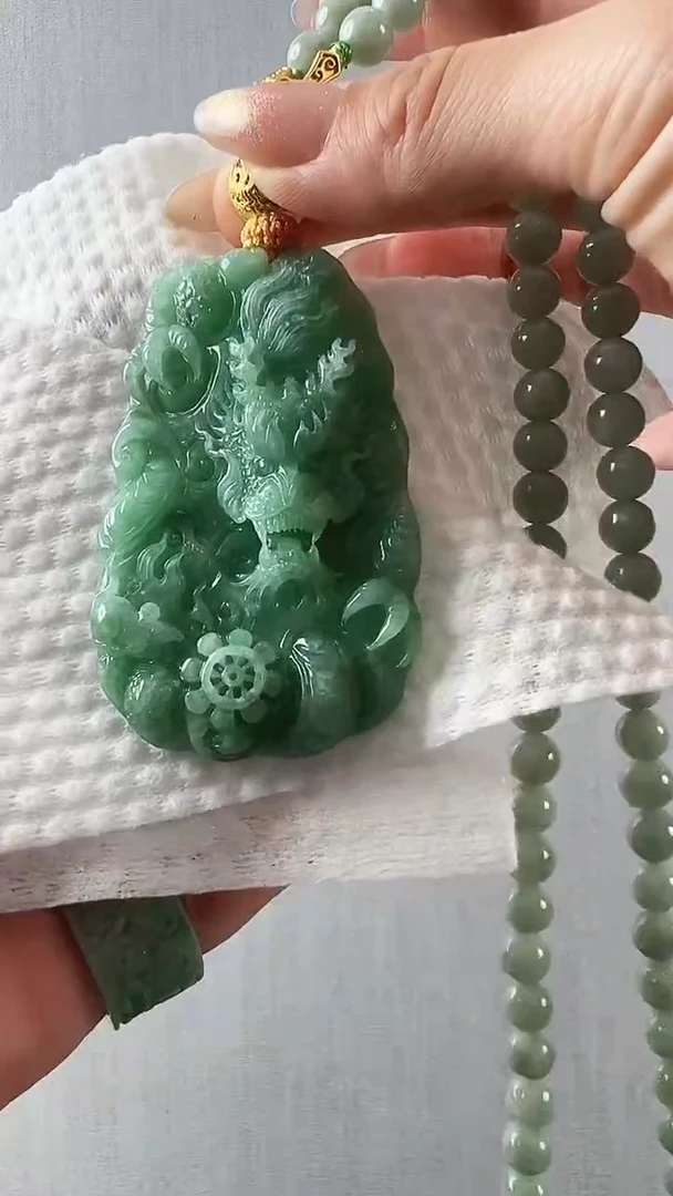 颈饰未镶嵌翡翠龙