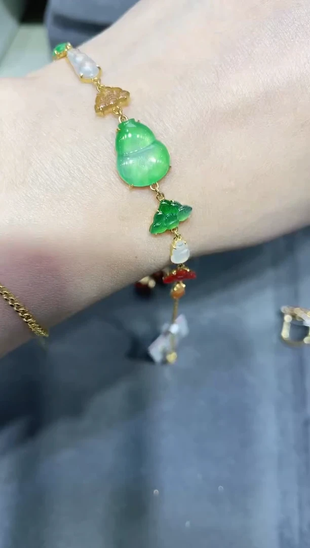 18K金镶嵌翡翠手链