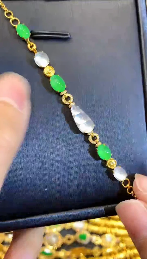 18K金镶嵌手链翡翠多样性发其一