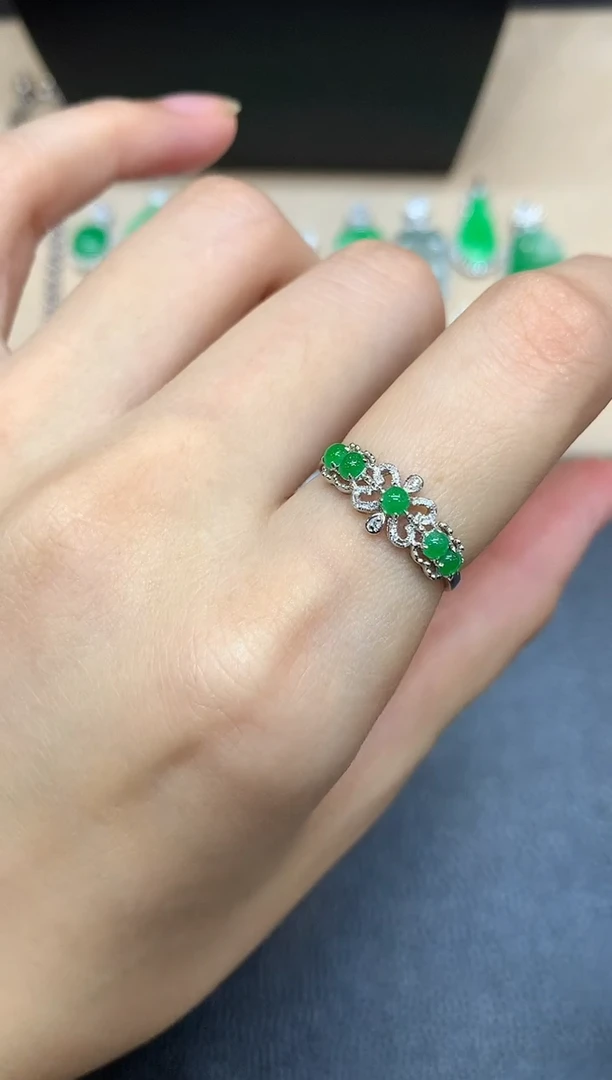 18K金镶嵌戒指翡翠蛋面【无服务费