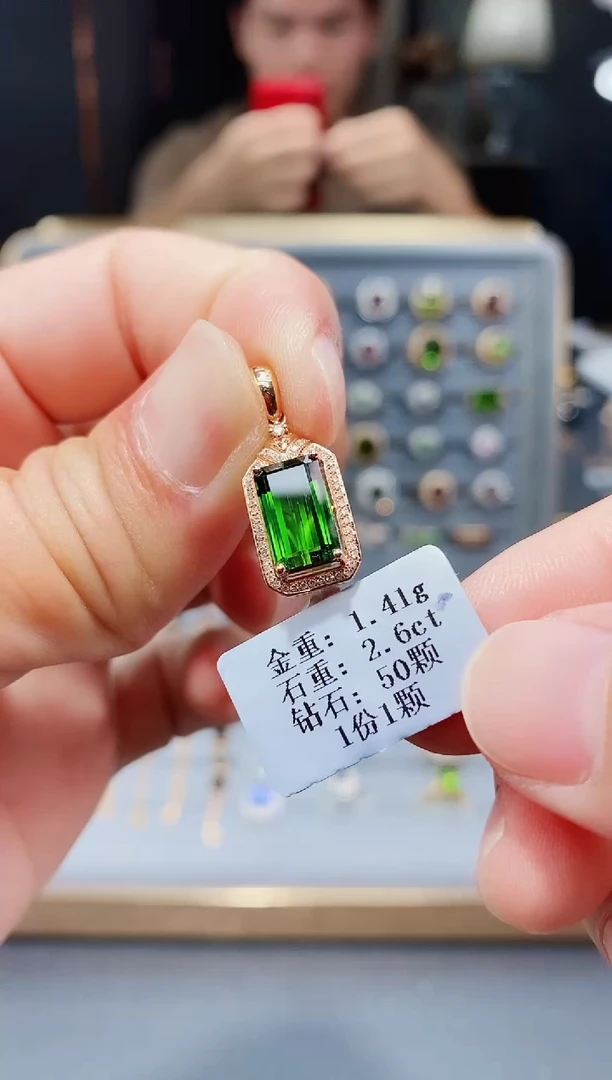 18K金镶嵌颈饰碧玺2.6..