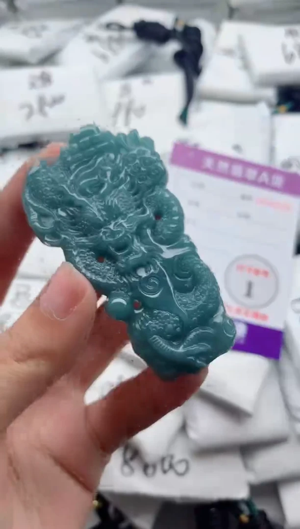 翡翠未镶嵌颈饰·