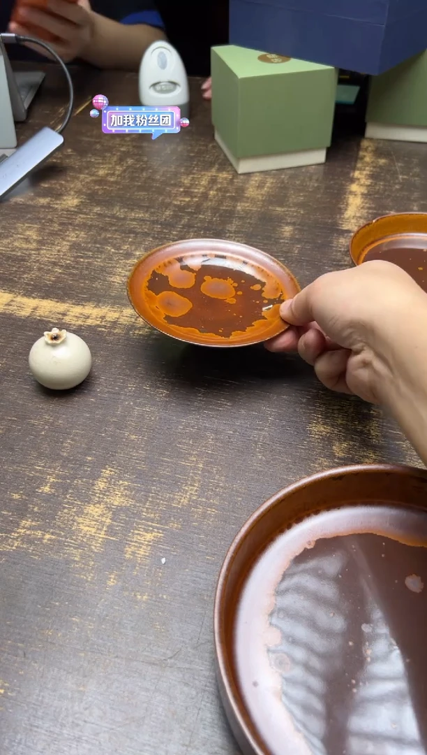 /W***。荣器木首釉小高足壶承
