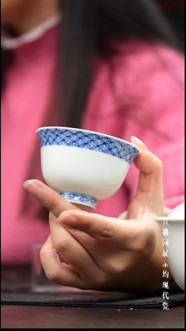 景德镇铜钱纹铃铛杯