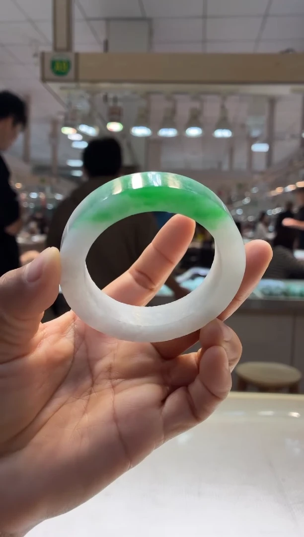 未镶嵌定制手镯定制翡翠参考价小六一开