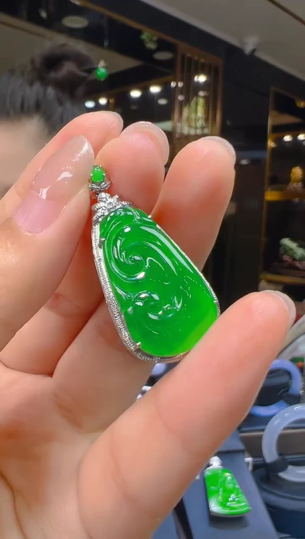 翡翠18K金镶嵌吊坠(赠链)313