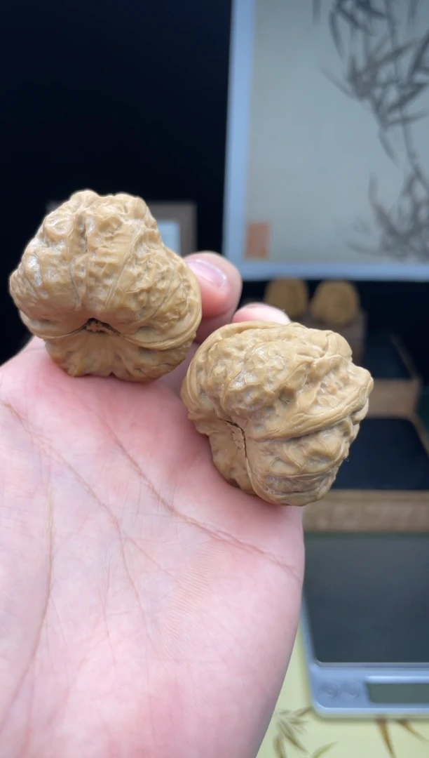 【闪购商品】文玩核桃吊坠随机文玩核桃一对