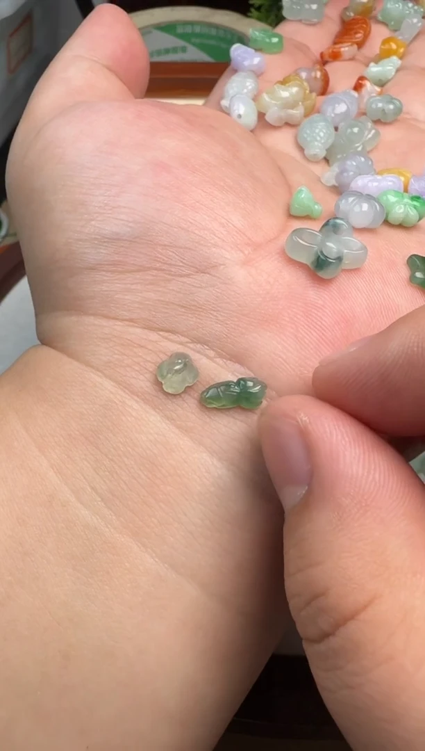 颈饰未镶嵌翡翠薄*.翡翠