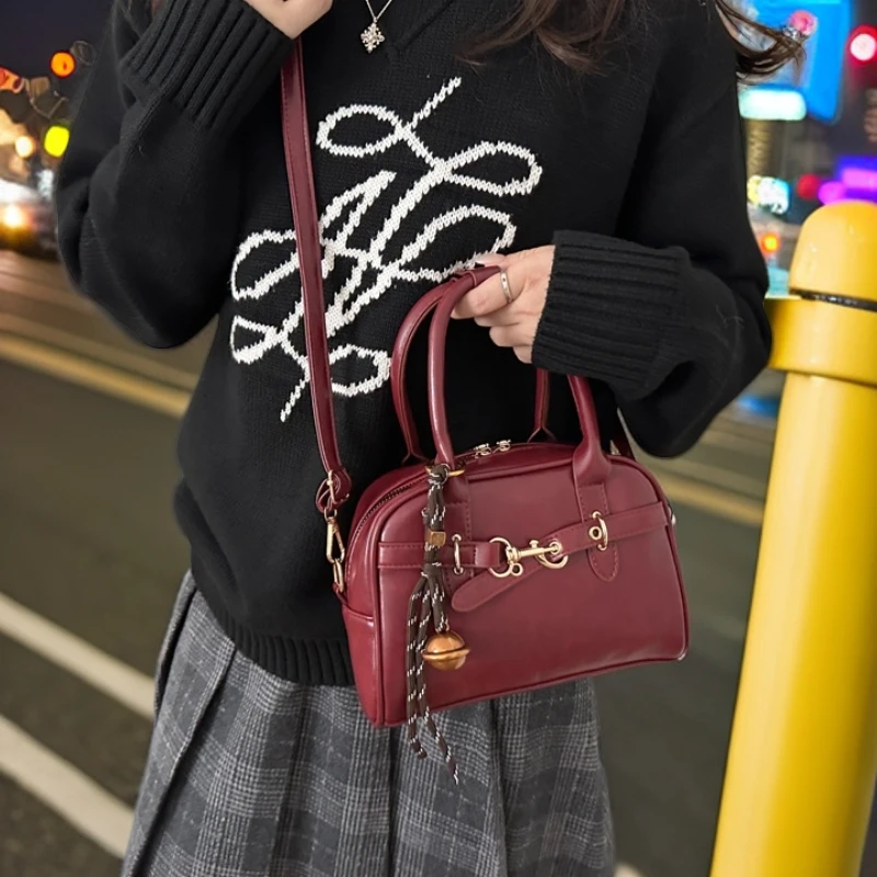 复古大容量单肩斜挎包手提通勤包包女秋季2025新款韩版小众腋下包