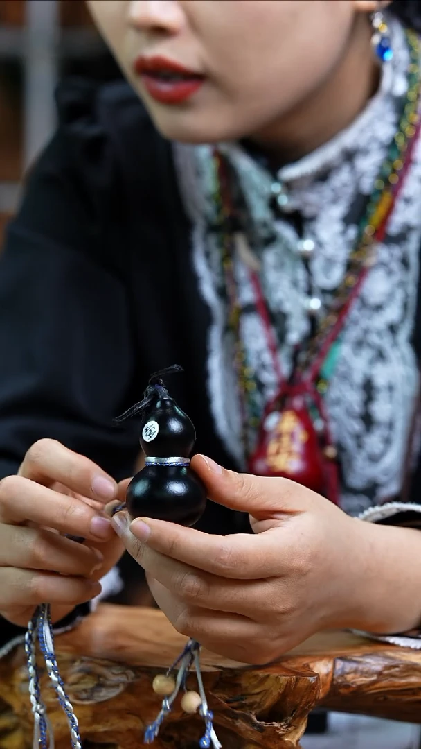 【闪购商品】454—脖挂车挂天然大漆手捻小葫芦