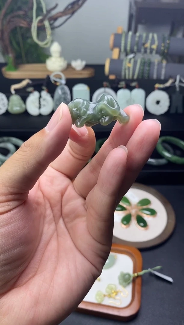 颈饰未镶嵌和田玉1