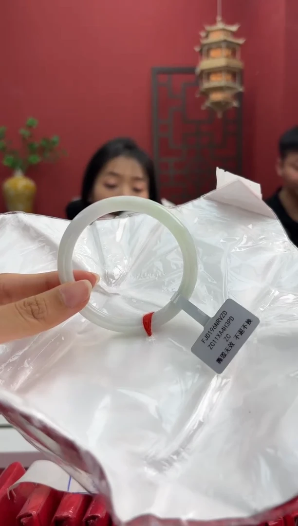 未镶嵌手镯（圆镯）翡翠翡翠手镯2