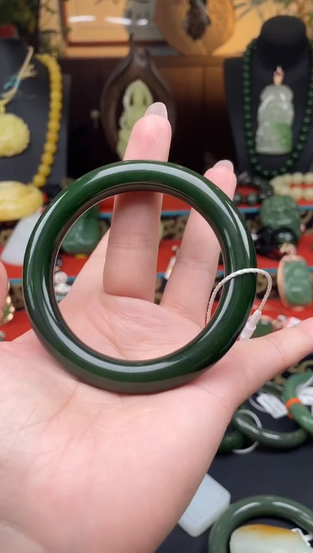 和田玉手镯未镶嵌手镯