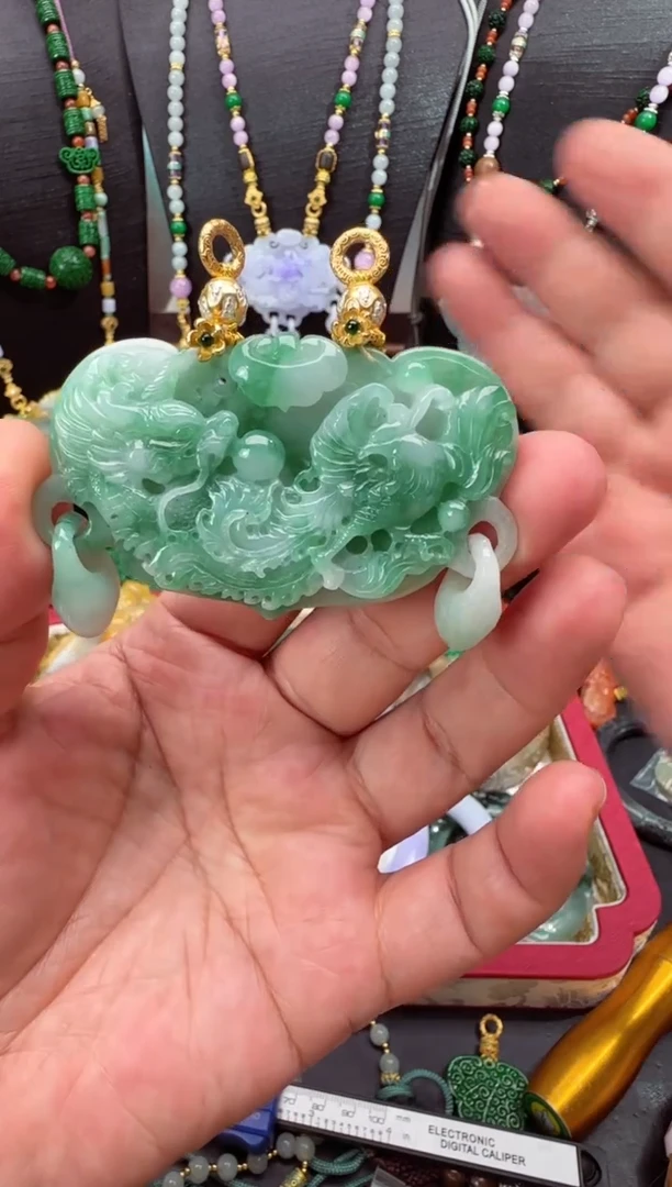 颈饰未镶嵌翡翠吊坠