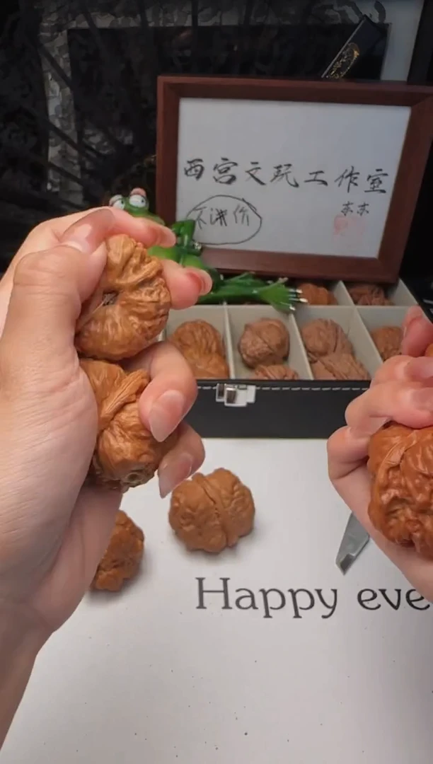 把件文玩核桃风***画文玩核桃18