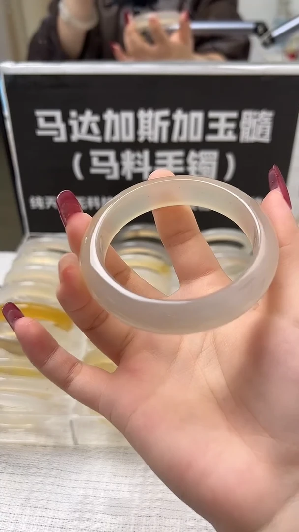 手镯玛瑙/玉髓未镶嵌56