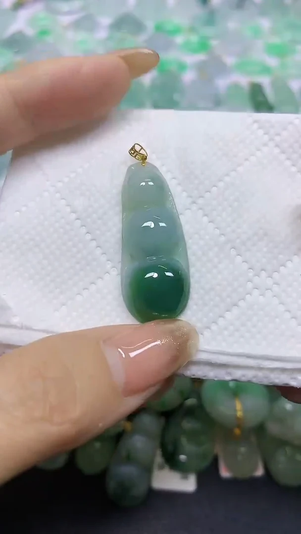 颈饰18K金镶嵌翡翠A货