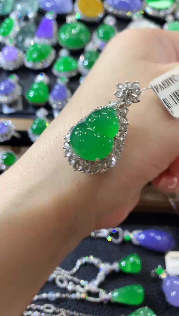 吊坠(不含链)18K金镶嵌翡翠C35