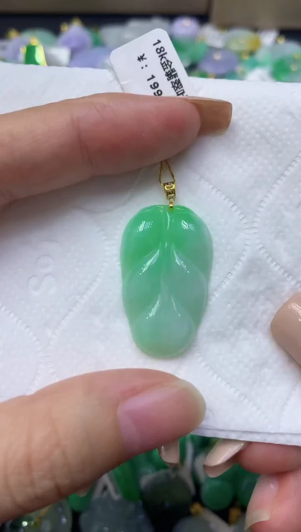 颈饰18K金镶嵌翡翠天然缅甸翡翠A货