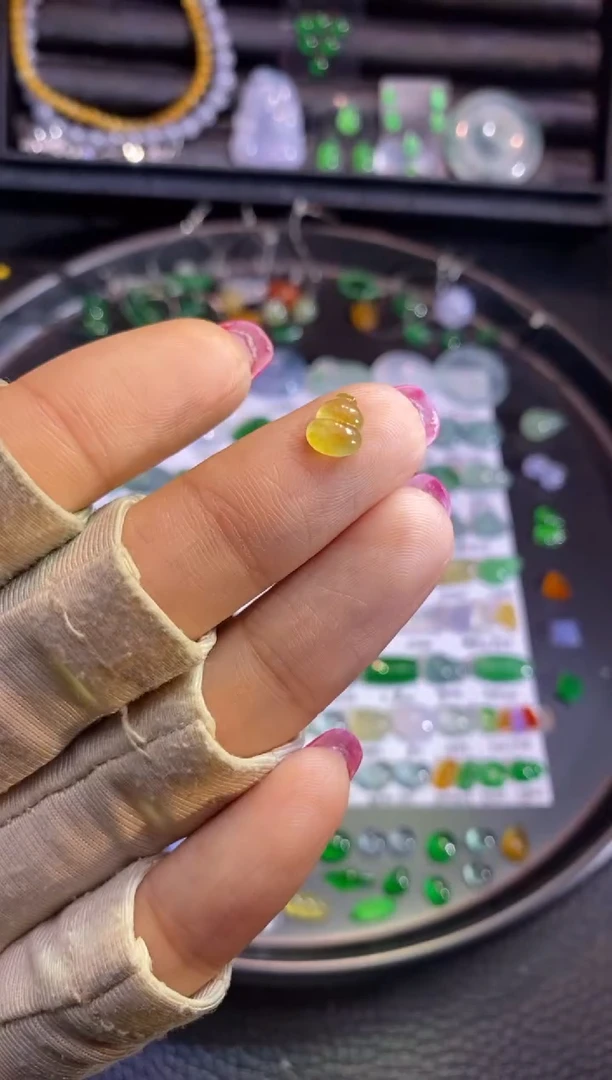 翡翠挂件未镶嵌葫芦