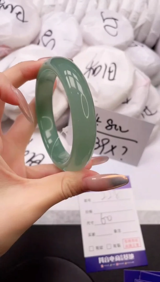 【闪购商品】石英质玉手镯未镶嵌5K228-60