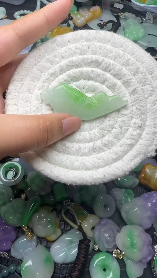 颈饰未镶嵌翡翠缅甸翡翠吊坠