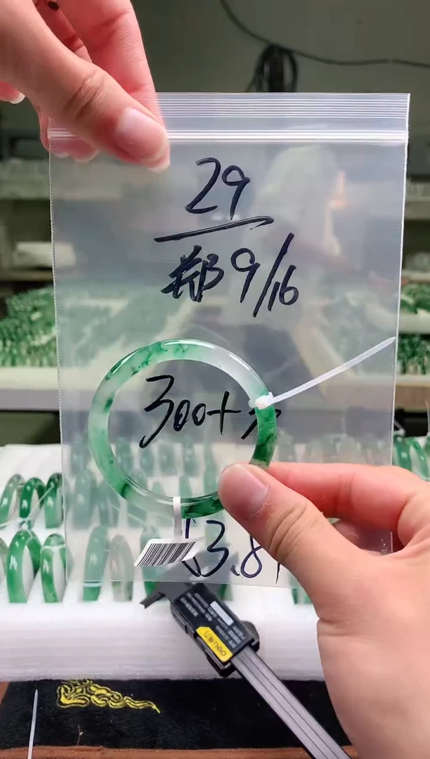 未镶嵌非洲翠手镯石英质玉非洲翠手镯53-54圈口29号
