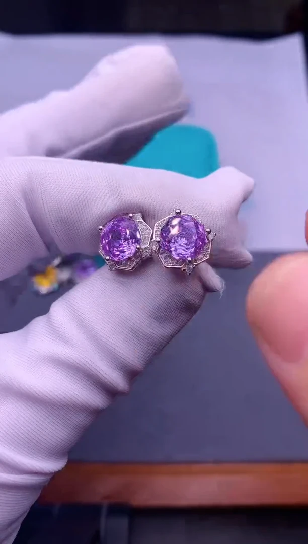 【闪购商品】锂辉石耳钉银S925镶嵌............